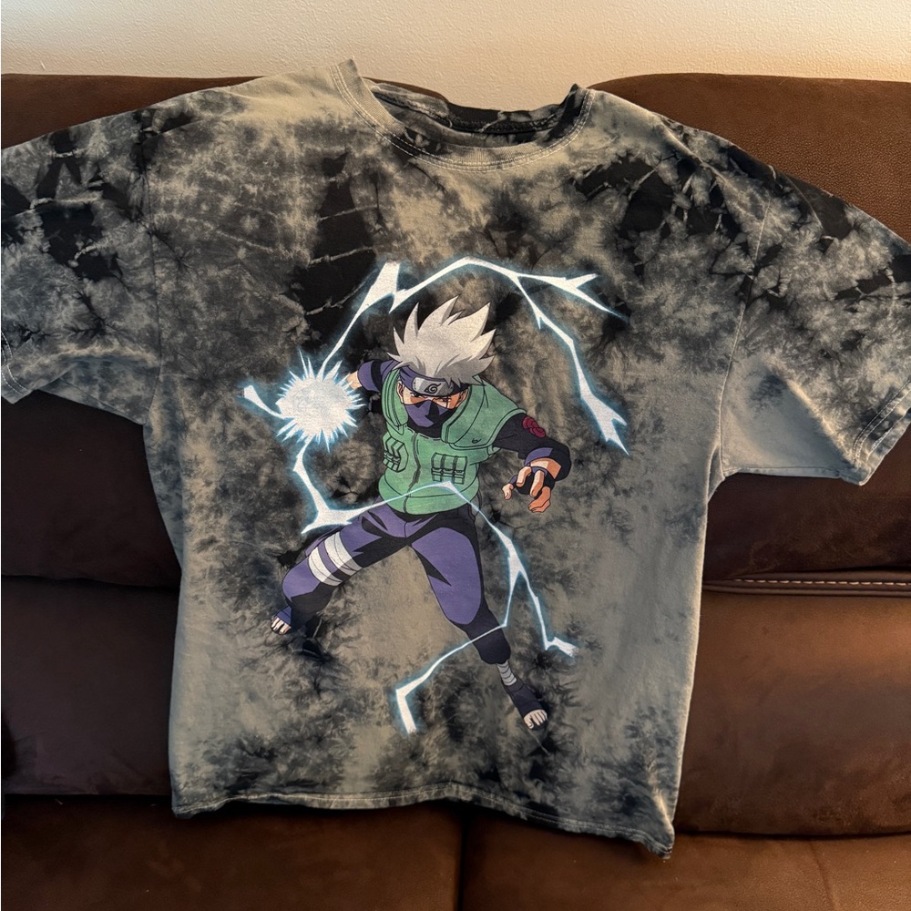 Hot Topic gray and black Naruto Kakashi Hatake T-Shirt size small